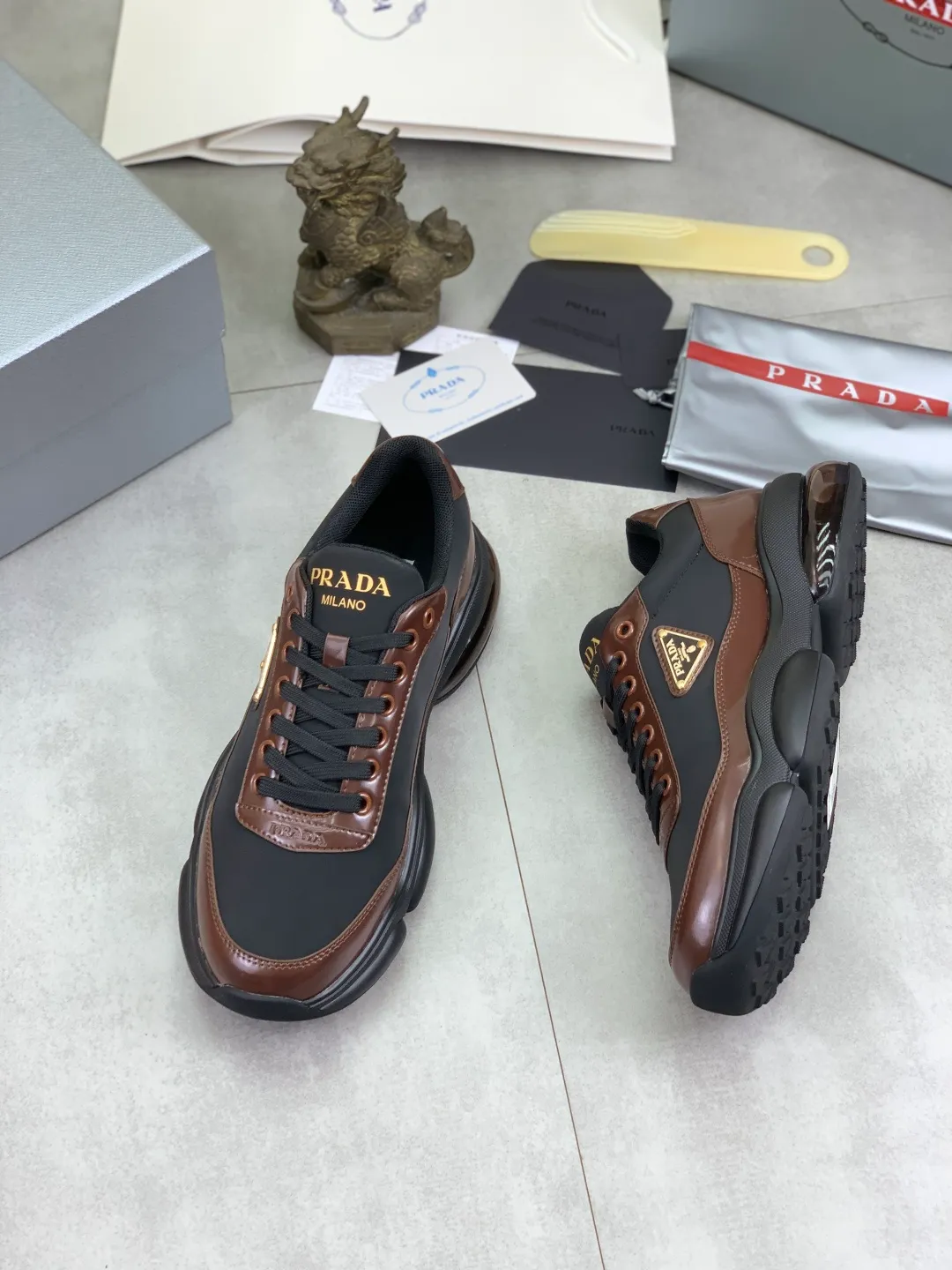 Men's men's shoes 💰P640 💰【New model】Top quality, new popular model on the official website, it will not go out of style for a hundred years, 🆘 The trendy brand (Prada) mainly promotes popular models, avant-garde and versatile fashionable men's shoes, private version molding, cowhide surface splicing 1:1 oil edge processing... fashionable and simple, original imported cowhide interior cowhide feet; the atmosphere and personality are more fashionable, eye-catching and pursuing class. It will subvert old ideas and be a must-have for fashionistas who want to spend time with you! Must keep it! High-end comfort, high-end quality workmanship. Size: 38-45 Various colors available. full package